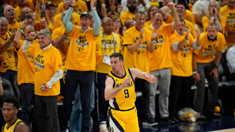 卡莱尔看哈利和內姆，正如安西看樱木和流川