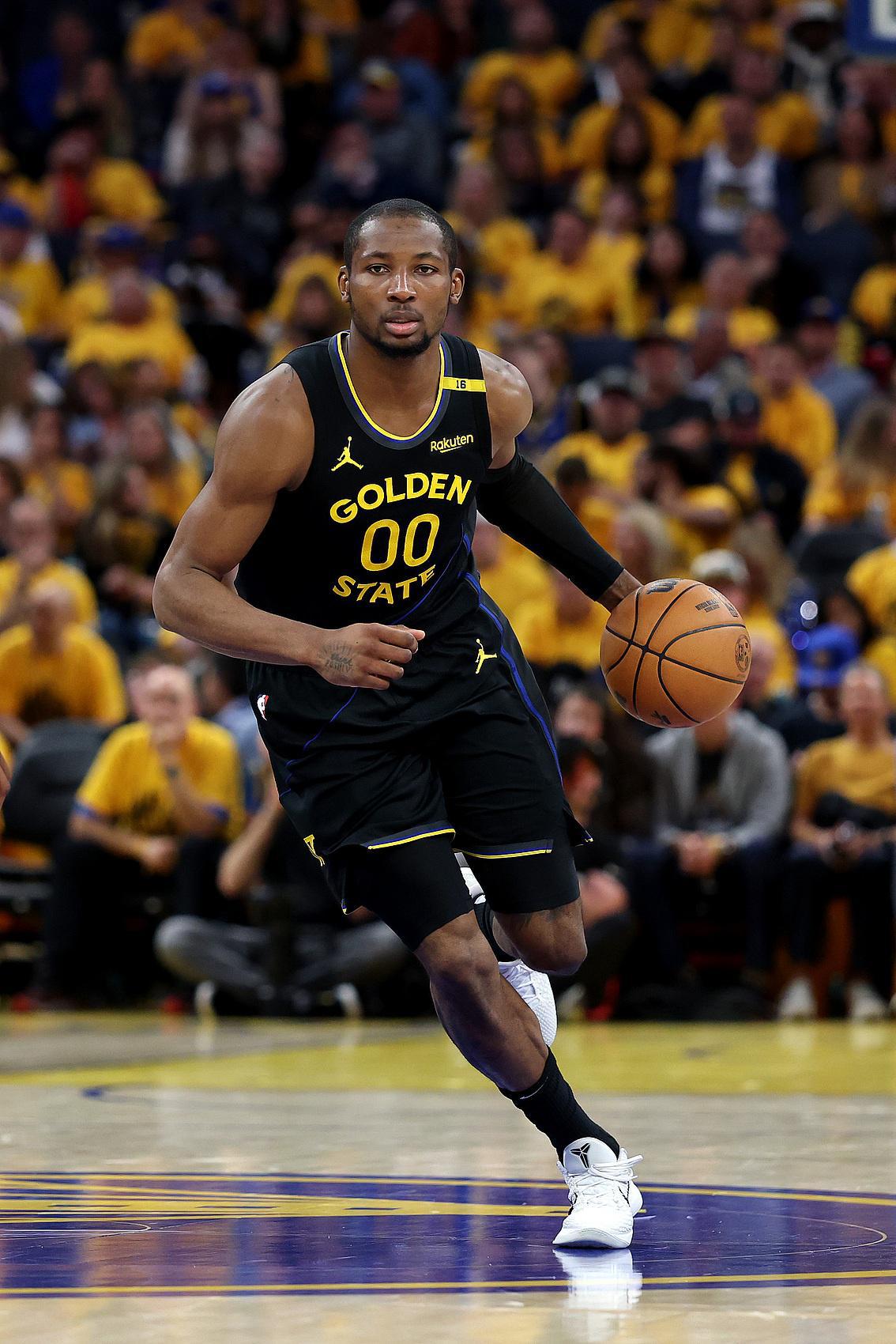 苏群：勇士没动作因要等待库明加的进展 后者处境尴尬&amp;amp;和球队不搭