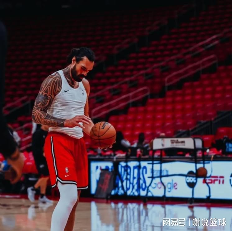 火箭三喜临门，替补中锋正式续约，外线核心知耻后勇埋头苦练