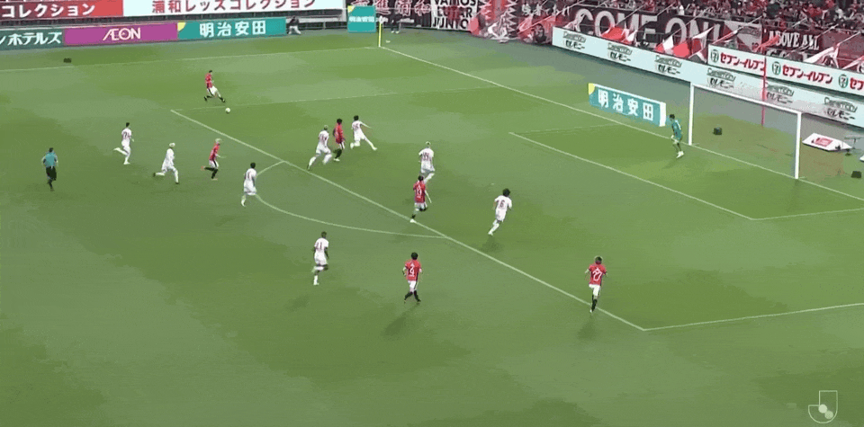 bob半岛体育平台-⚽日职联半场：福井光辉屡献扑救，浦和红钻暂0-0大阪樱花