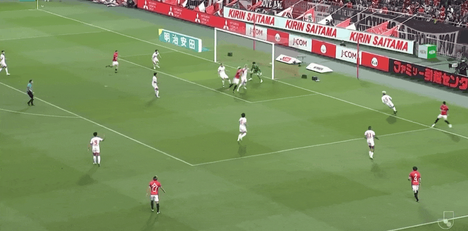 bob半岛体育平台-⚽日职联半场：福井光辉屡献扑救，浦和红钻暂0-0大阪樱花