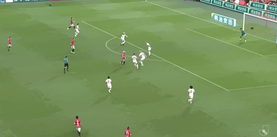 bob半岛体育平台-⚽日职联半场：福井光辉屡献扑救，浦和红钻暂0-0大阪樱花