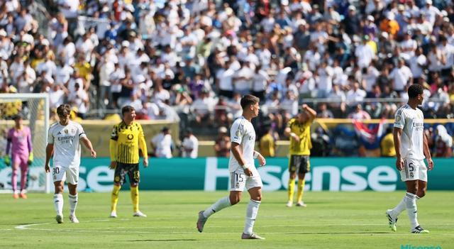 皇马进4强！43岁龙哥握拳庆祝：4次变阵 激活3人 大师级指挥