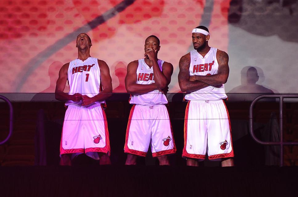 bob半岛体育平台-给自己招黑？詹姆斯：3巨头模式早就有 乔丹伯德张伯伦都是3巨头