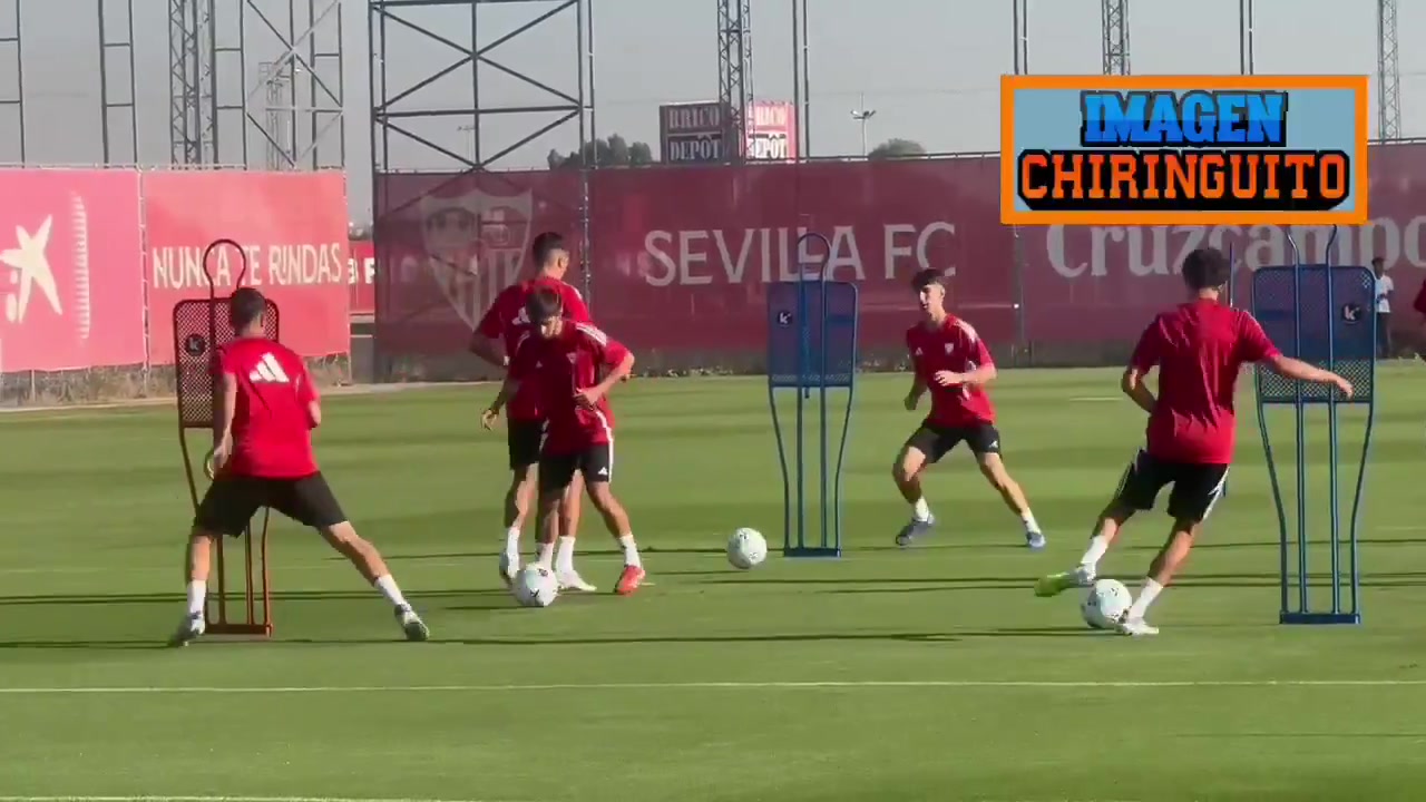 bob半岛体育-六台记者：塞维利亚也面临注册难题，一线队只有12名注册球员可用