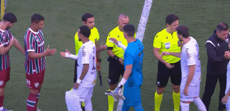 bob半岛体育官方网站-半场：桑托斯0-0弗鲁米嫩塞，吉列尔梅进球被吹，双方0射正