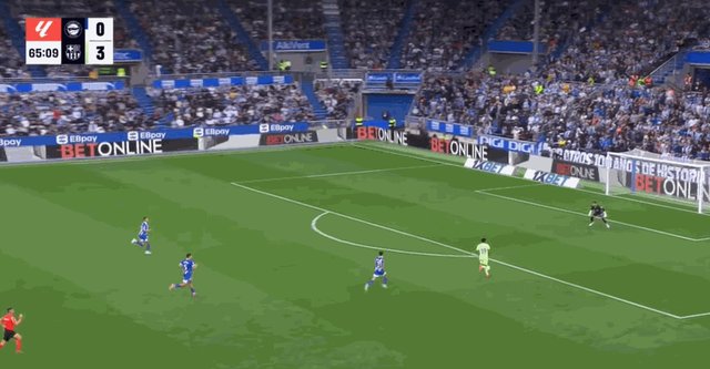 bob半岛体育平台-【西甲】阿拉维斯0比3巴萨，莱万半场帽子戏法