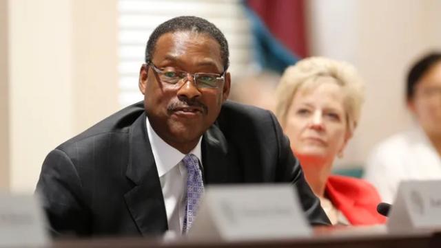 bob半岛体育官网-NBA有位“隐形富豪”（三）、给新秀上课传授理财知识