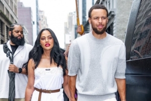 bob半岛体育官方网站-库里携妻子现身美网决赛&amp;被惊出表情包 阿耶莎妆容绝美