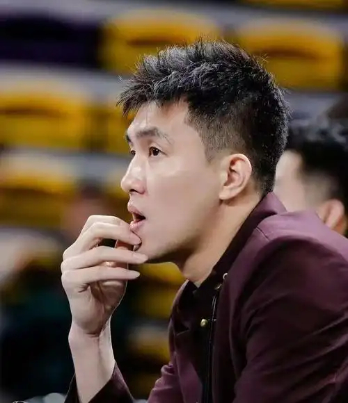 仅打3场，广州为何不交易郭艾伦？谁注意他赛后举动，杨鸣选错了|男篮|广州男篮|徐昕|同曦男篮|篮板_新浪体育_新浪新闻