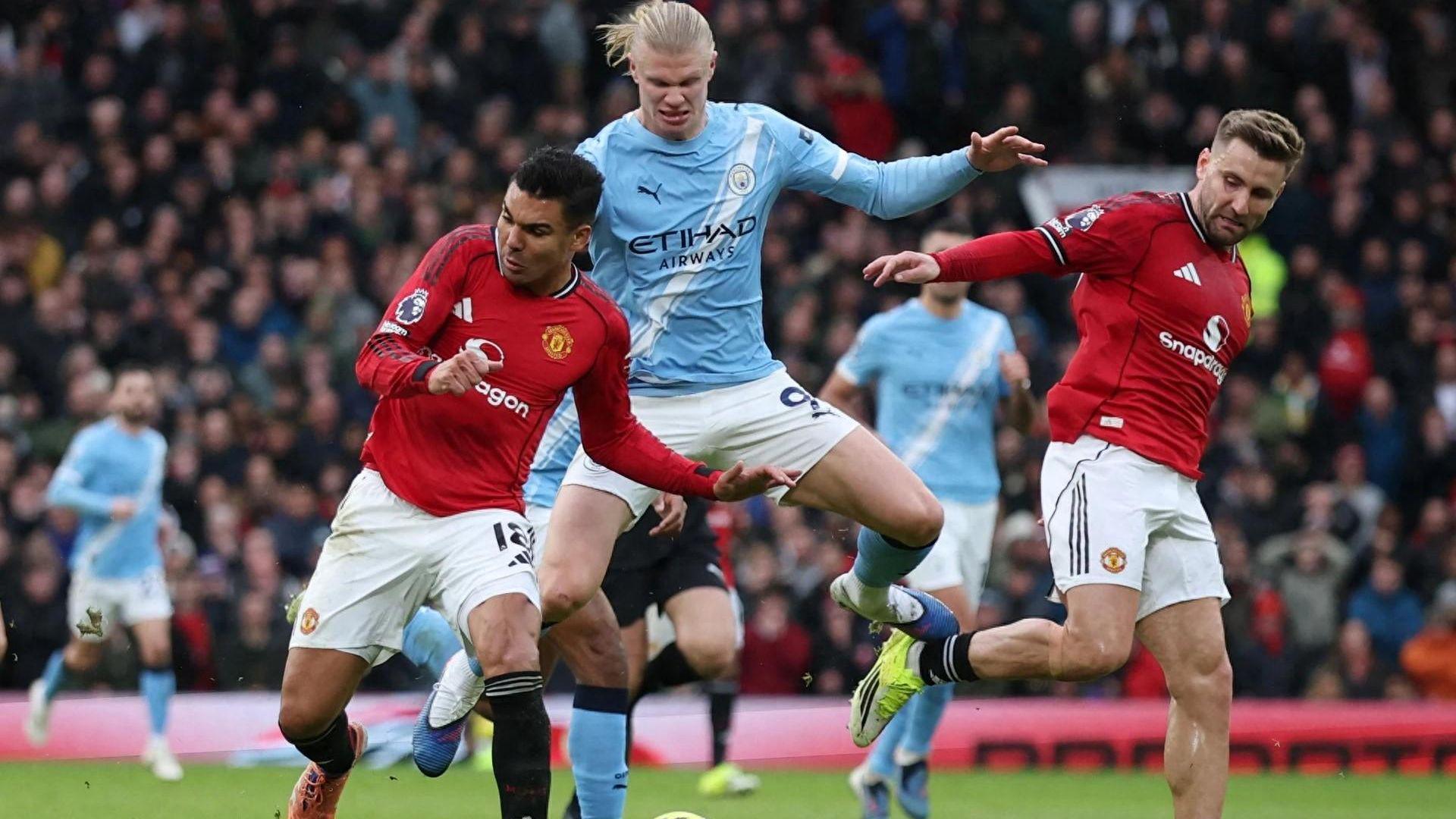 bob半岛体育官网-卡塞米罗为何离开曼联？他不是水货，但红魔已经负担不起他