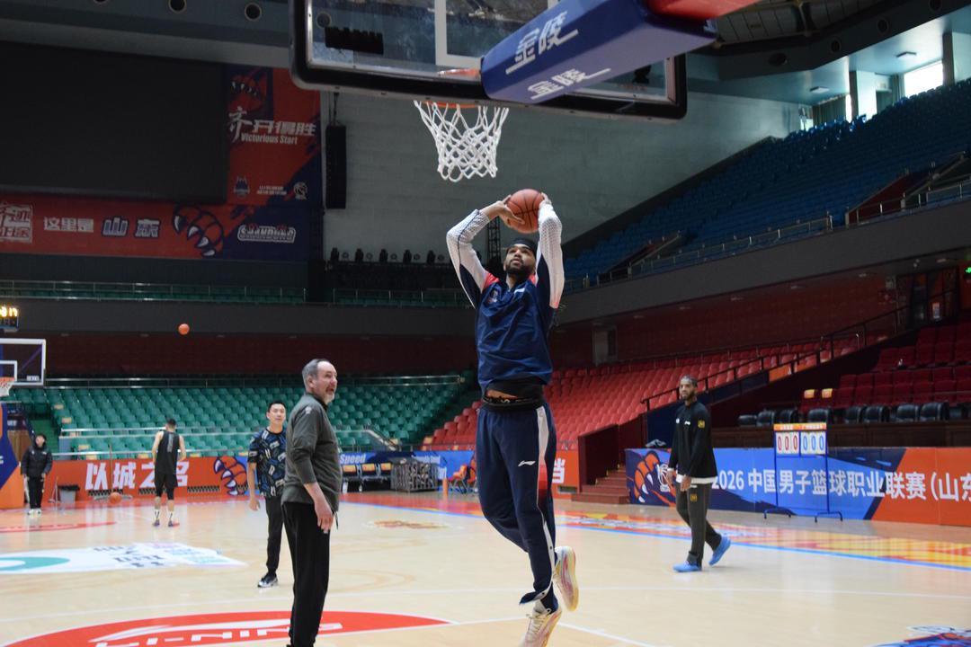 bob半岛体育平台-新援琼斯迎常规赛首秀！5日晚客战广州，高速男篮力争马年开门红