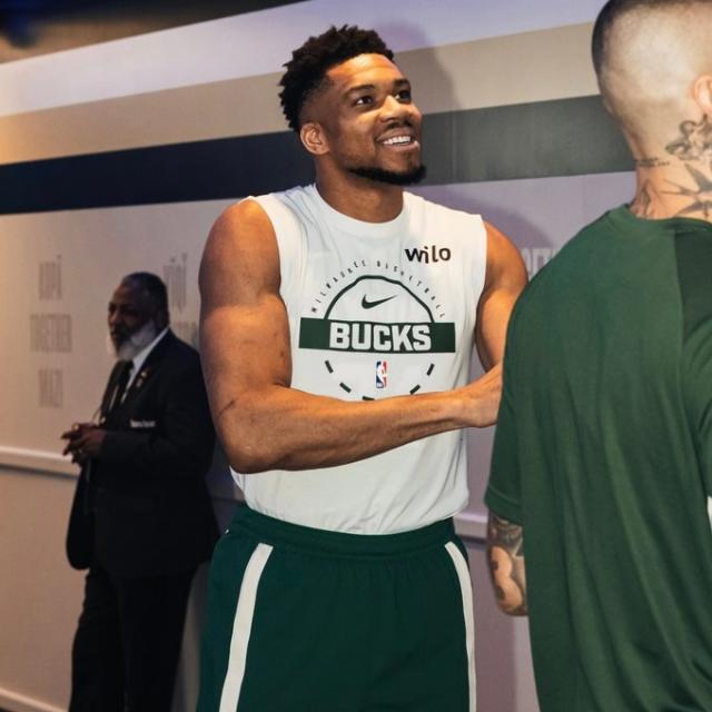 bob半岛体育平台-【观察】截止日晃点所有人 雄鹿和字母哥在等什么？